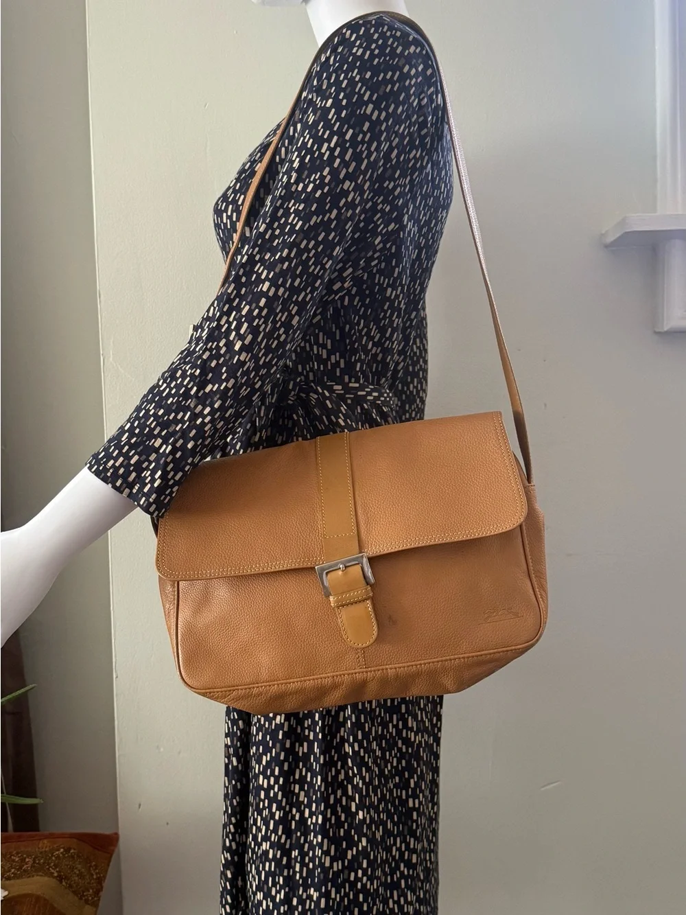 Longchamp Tan Leather Shoulder Bag with Buckled Flap